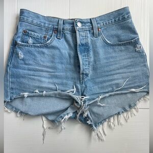 Levi’s cut off jeans